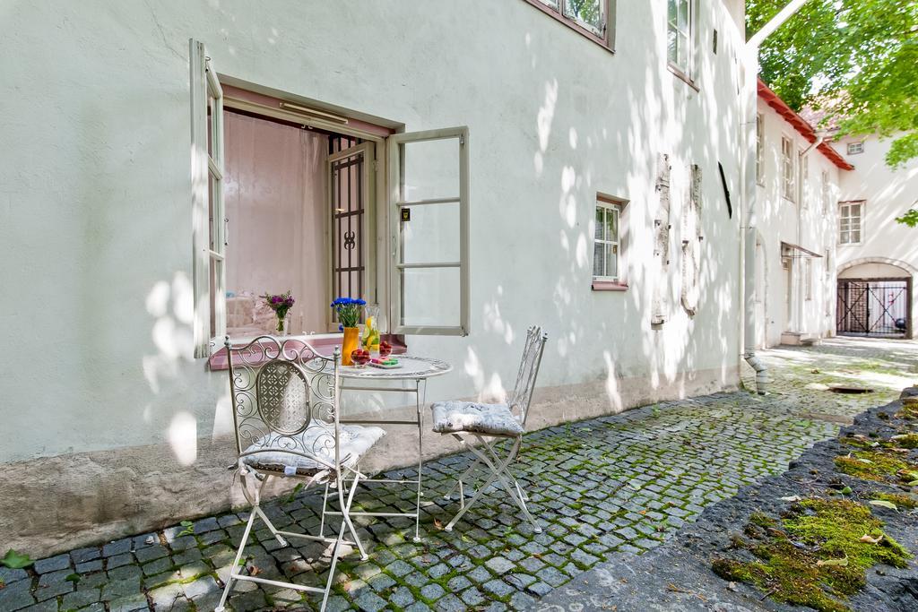 Old Town Central Apartment Талин Екстериор снимка